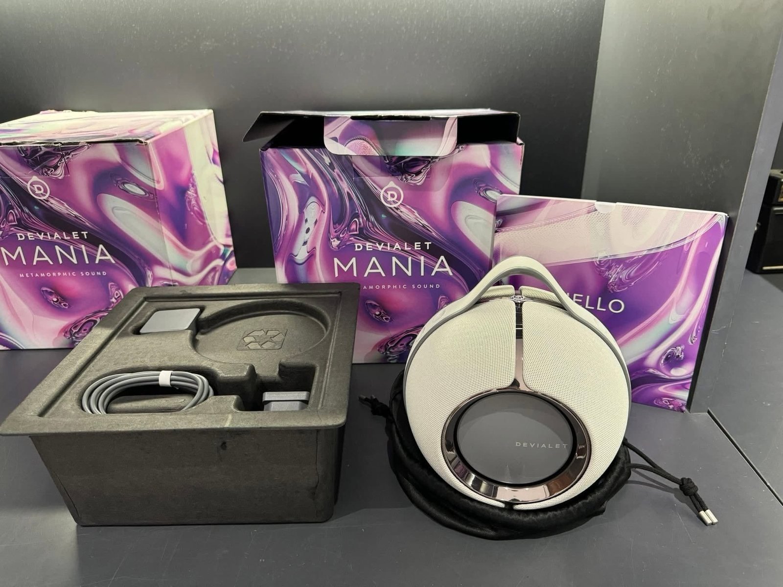 Devialet Mania trong hộp cùng phụ kiện chính hãng
