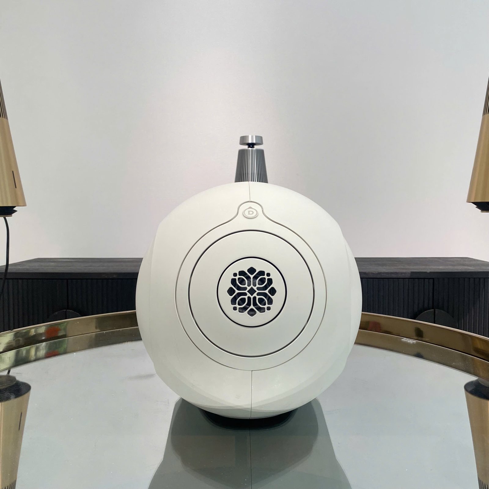 Loa Devialet Phantom Ultimate 108 dB trưng bày tại showroom (10)