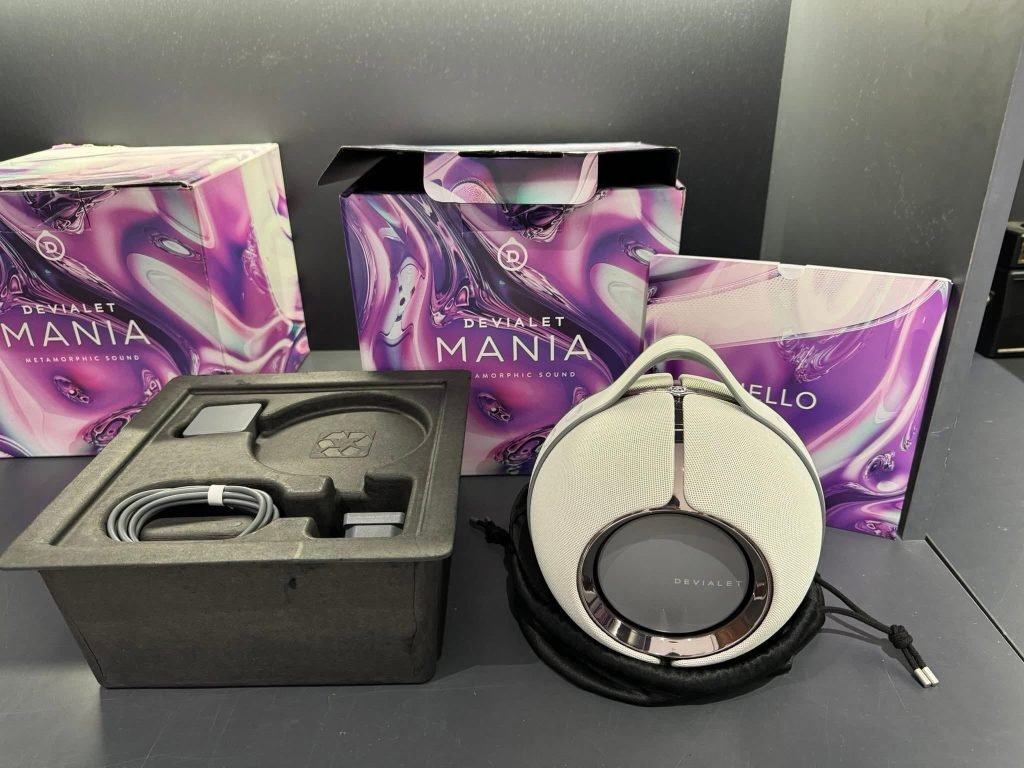 Devialet Mania màu Light Grey chụp thực tế tại showroom Loa Devialet Việt Nam