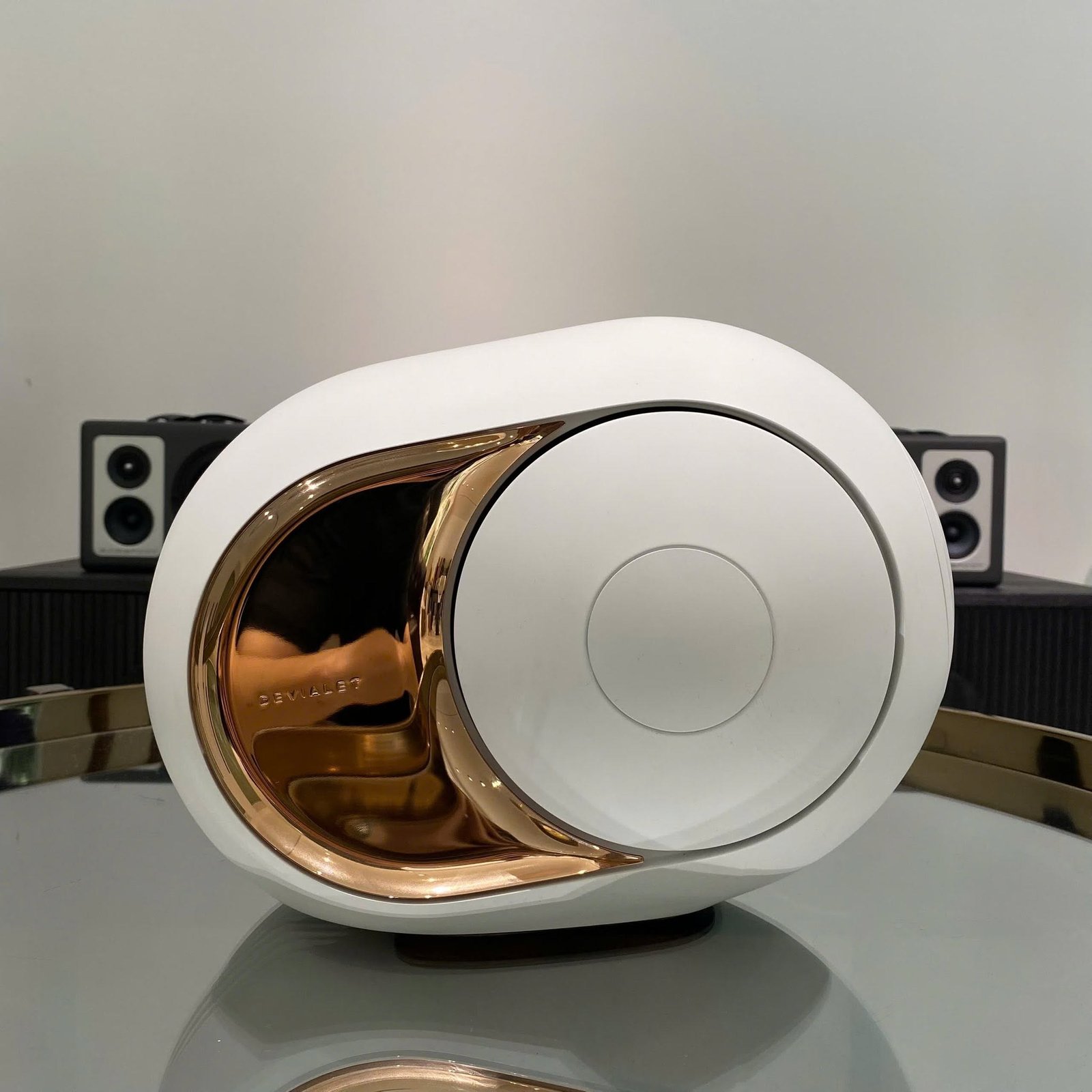 Loa Devialet Phantom Ultimate 108dB bản vàng hồng - ảnh thật tại showroom