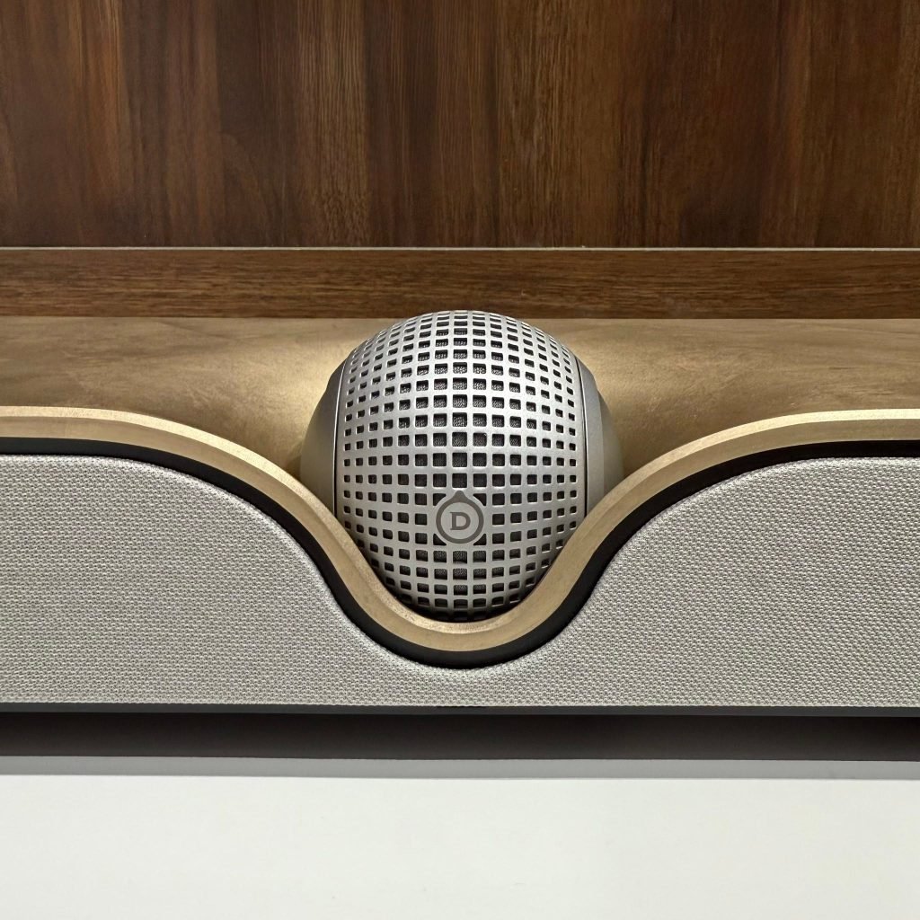 Soundbar Devialet Dione chụp thực tế tại showroom Loa Devialet Việt Nam
