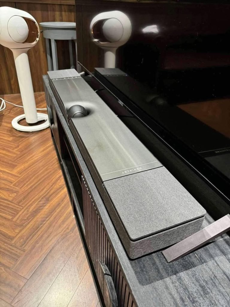Soundbar Devialet Dione chụp thực tế tại showroom Loa Devialet Việt Nam
